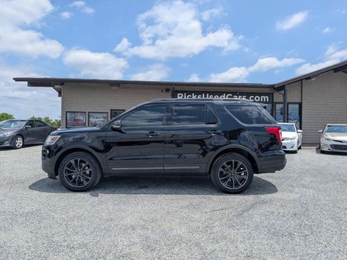 Used 2018 Ford Explorer XLT w/ Equipment Group 202A AWD/4WD image 11