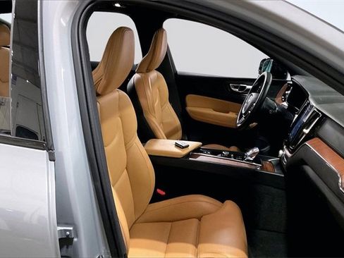 Certified 2024 Volvo XC60 T8 Ultimate w/ Climate Package image 8