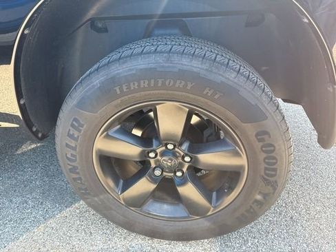 Used 2015 RAM 1500 Express w/ Black Ram 1500 Express Group AWD/4WD image 11