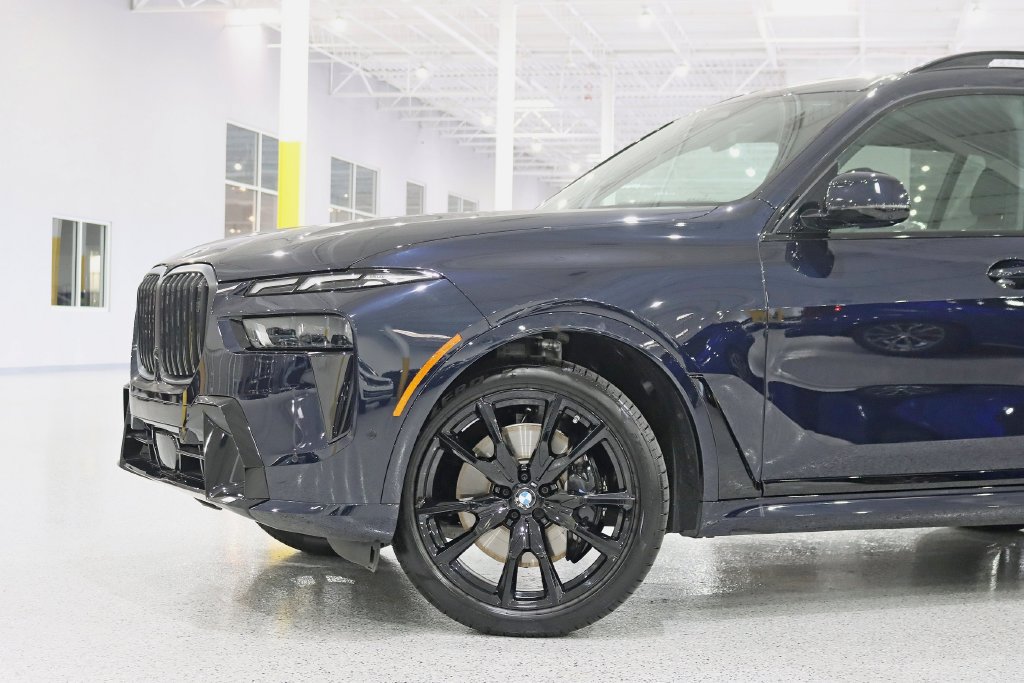 Used 2026 BMW X7 xDrive40i w/ M Sport Package AWD/4WD image 2