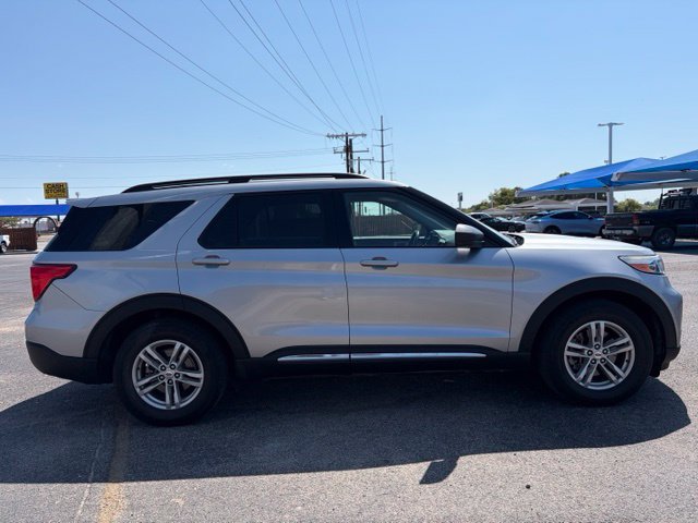 Used 2022 Ford Explorer XLT w/ Equipment Group 202A RWD image 2