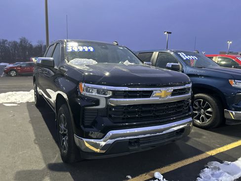 Used 2023 Chevrolet Silverado 1500 LT image 2