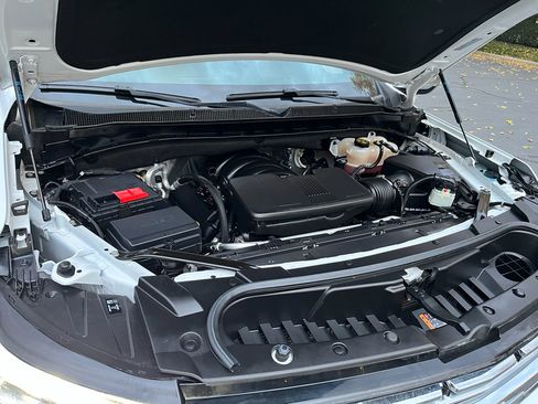 Used 2023 Chevrolet Suburban Premier image 15