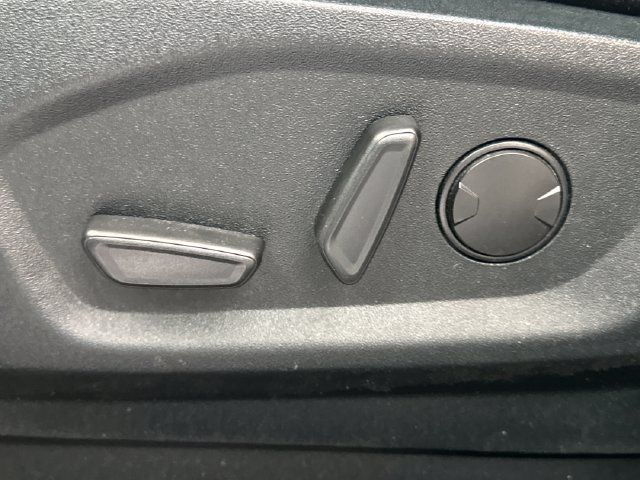 Used 2020 Ford Edge SE FWD image 19