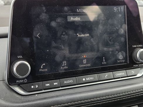 Used 2023 Nissan Rogue S image 9