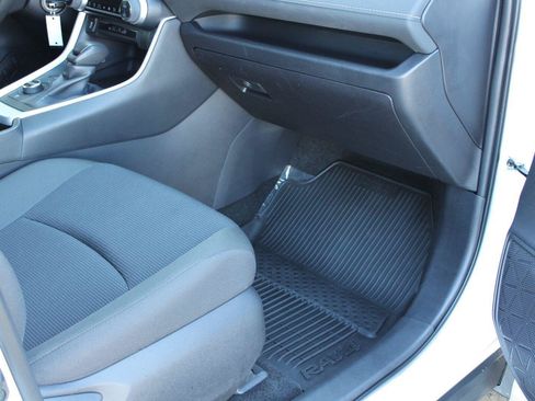 Used 2024 Toyota RAV4 LE AWD/4WD image 40