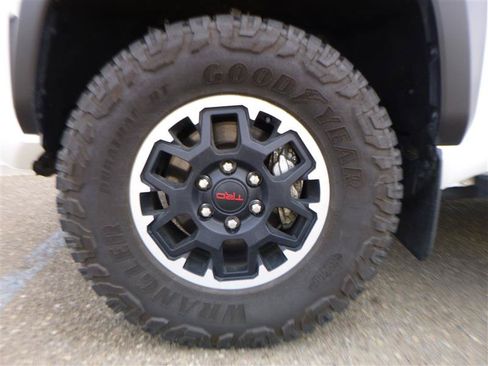 Used 2025 Toyota Tacoma TRD Off-Road AWD/4WD image 24