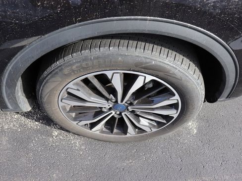 Used 2022 Ford Escape SE w/ SE Sport Appearance Package image 3