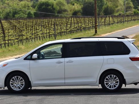 Used 2015 Toyota Sienna XLE w/ XLE Navigation Package FWD image 17
