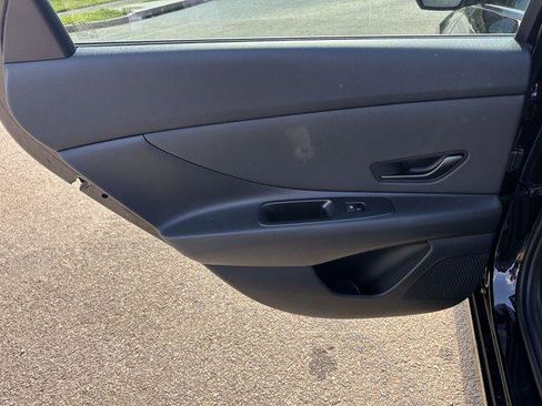 New 2025 Hyundai Elantra Limited image 21