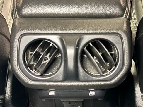 Used 2018 Jeep Wrangler Unlimited Sahara image 35