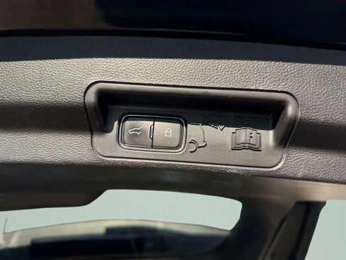 Used 2021 Ford Explorer XLT w/ Equipment Group 202A image 15