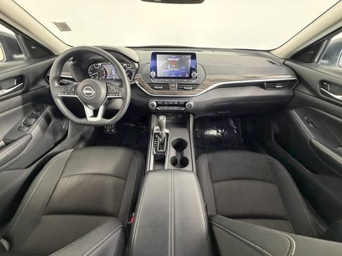 Used 2025 Nissan Altima 2.5 SV FWD image 25