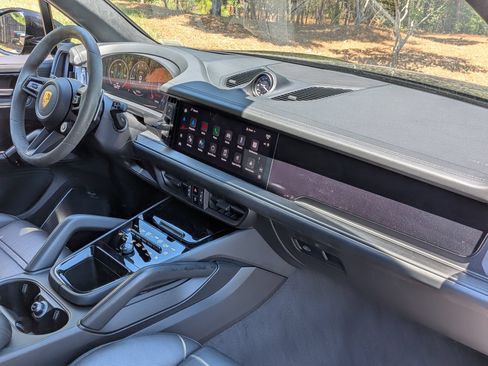 Certified 2025 Porsche Cayenne GTS AWD/4WD image 29