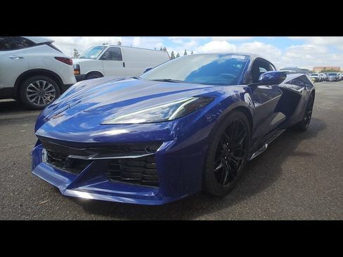 Used 2025 Chevrolet Corvette Z06 RWD image 3