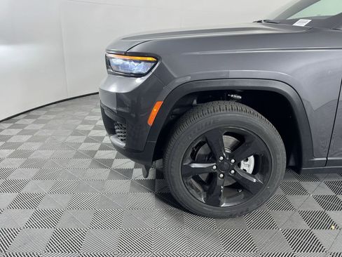 New 2024 Jeep Grand Cherokee L Altitude image 9