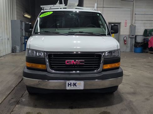 Used 2017 GMC Savana 2500 RWD image 2