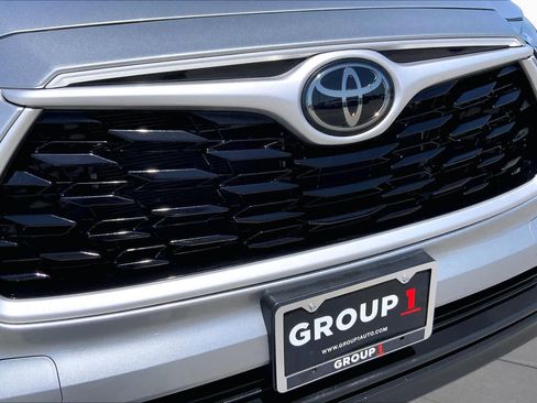 Used 2023 Toyota Highlander L FWD image 29