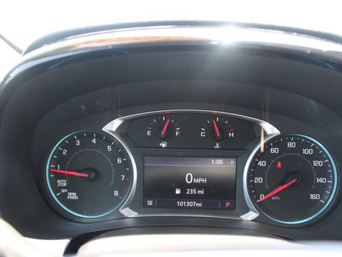 Used 2020 Chevrolet Traverse LT FWD image 35