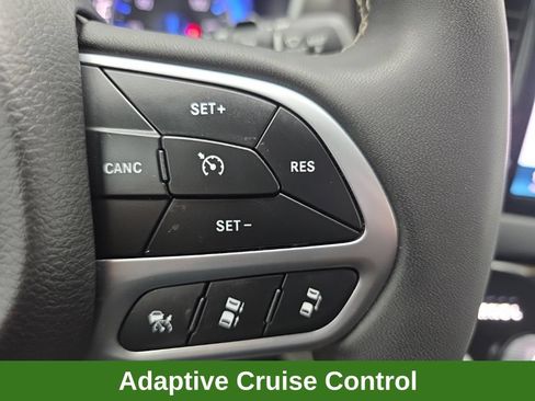 Used 2024 Chrysler Pacifica Touring-L FWD image 27