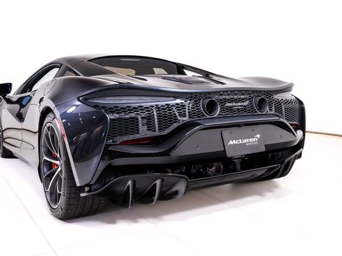 Used 2025 McLaren Artura RWD image 11