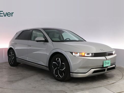 Used 2024 Hyundai Ioniq 5 Limited image 4