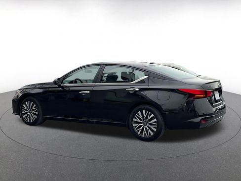 Used 2025 Nissan Altima 2.5 SV image 10