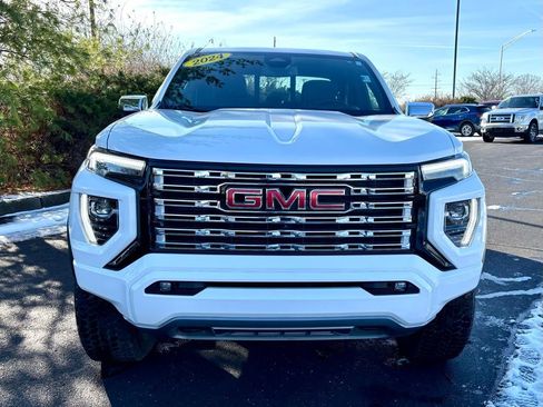 Used 2024 GMC Canyon Denali image 9