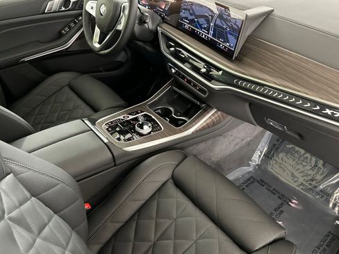 Used 2026 BMW X7 xDrive40i AWD/4WD image 16