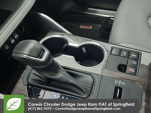 Used 2023 Toyota Highlander Platinum FWD image 27