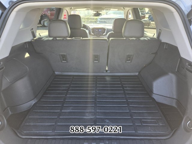 Used 2023 GMC Terrain SLT FWD image 16