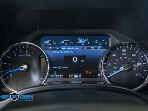 Used 2018 Ford Expedition Platinum AWD/4WD image 16