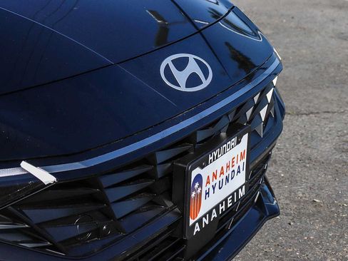 New 2026 Hyundai Elantra Limited FWD image 6