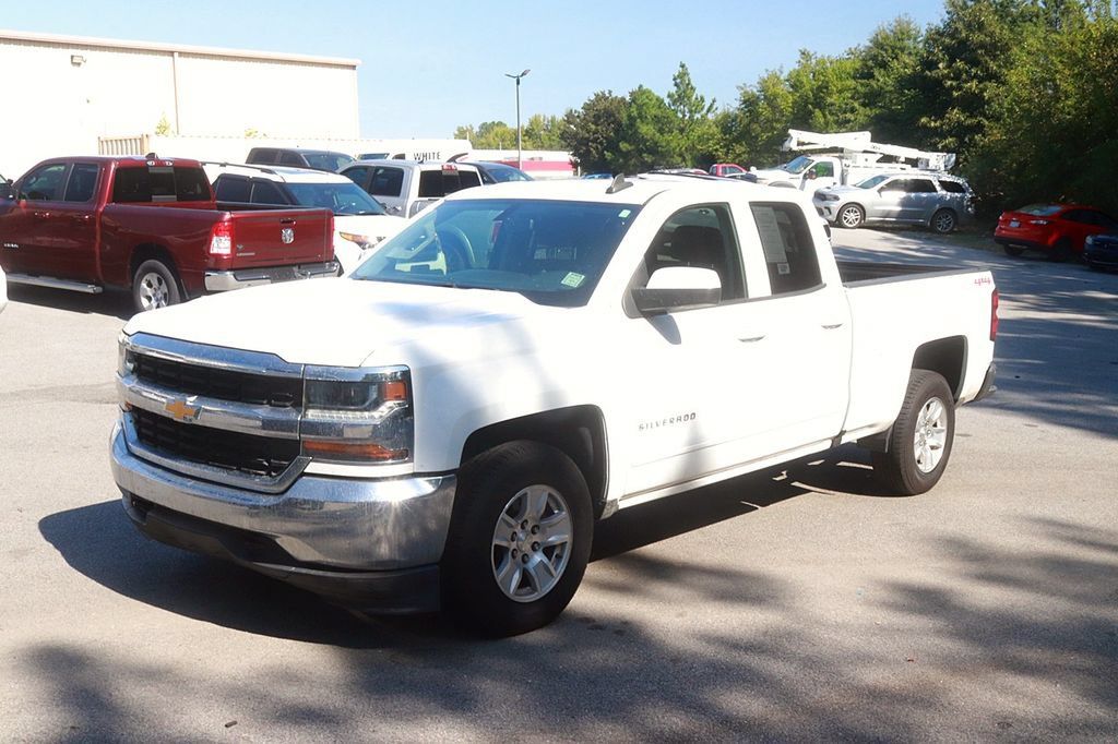 Used 2018 Chevrolet Silverado 1500 LT AWD/4WD image 2