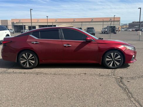 Used 2021 Nissan Altima 2.5 SV w/ SV Premium Package FWD image 4
