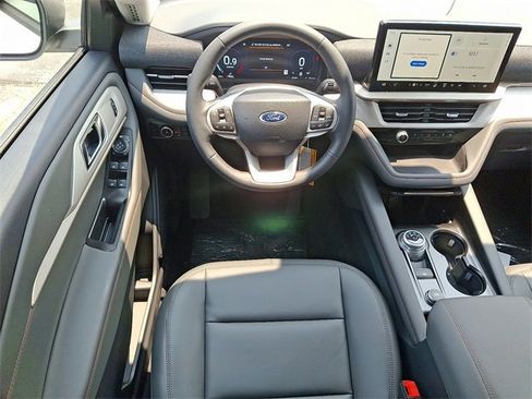 New 2025 Ford Explorer Active w/ Active Comfort Package image 7