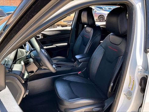 Used 2024 Jeep Compass Trailhawk AWD/4WD image 8
