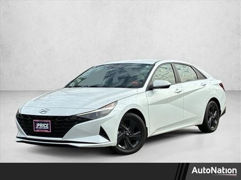 Used 2023 Hyundai Elantra SEL image 1