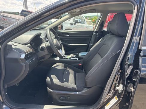 Used 2024 Nissan Altima 2.5 SV FWD image 10