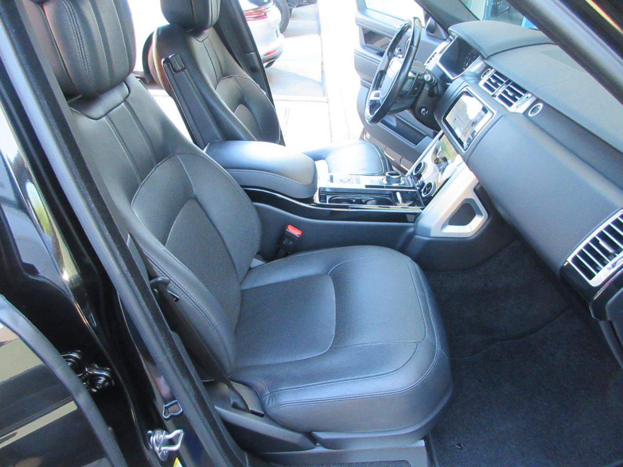 Used 2021 Land Rover Range Rover P525 Westminster Edition LWB AWD/4WD image 25