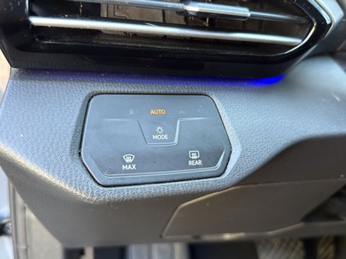 Used 2023 Volkswagen ID.4 2WD image 19