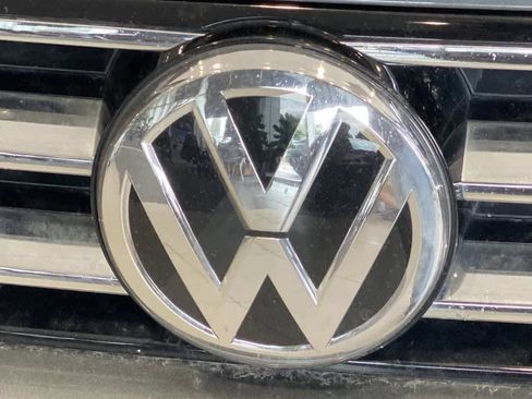 Used 2021 Volkswagen Tiguan SE AWD/4WD image 10