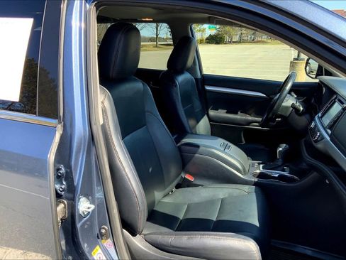 Used 2017 Toyota Highlander XLE AWD/4WD image 8