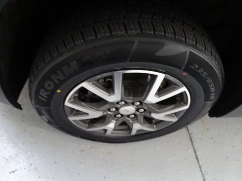 Used 2023 GMC Acadia SLE w/ Driver Convenience Package image 29