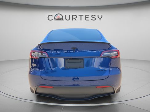 Used 2022 Tesla Model Y Long Range AWD/4WD image 4