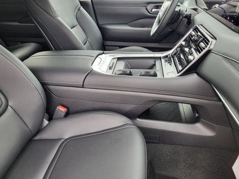 New 2026 Nissan Armada SV image 10