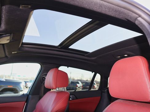 Used 2021 BMW X6 M50i w/ Executive Package image 8