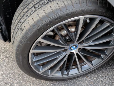 Used 2023 BMW 530e w/ Executive Package RWD image 14