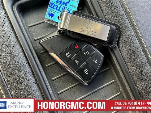 Used 2023 GMC Yukon XL AT4 w/ Technology Package AWD/4WD image 33