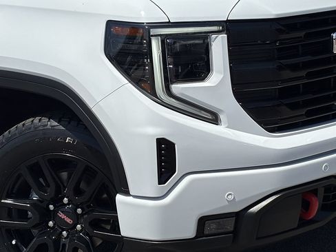 Used 2024 GMC Sierra 1500 Elevation w/ Preferred Package AWD/4WD image 10
